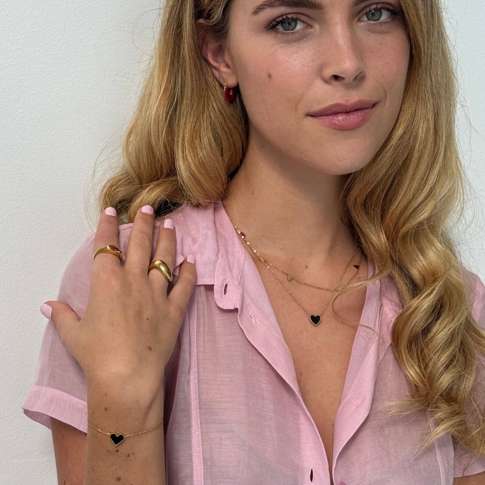 Heart shaped necklace and bracelet in gold and enamel 