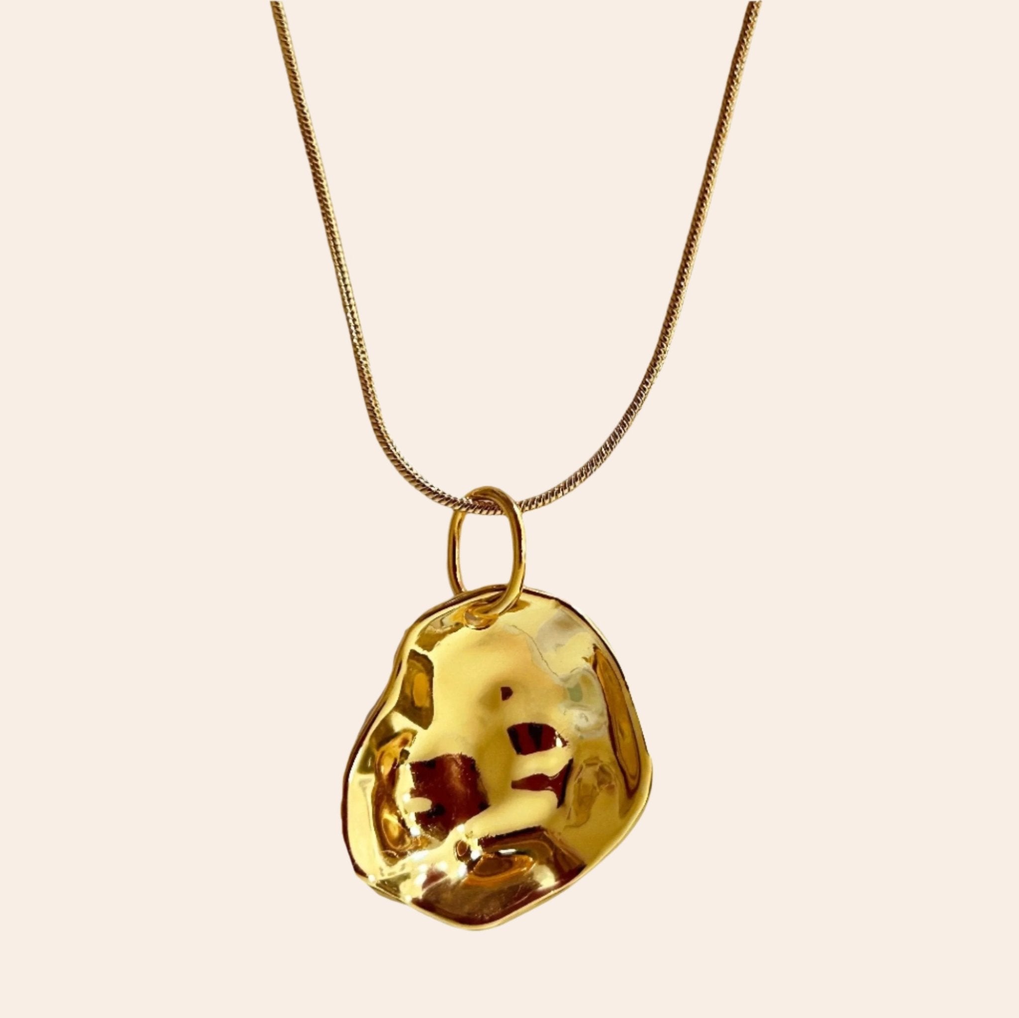 Oyster shell shaped gold vermeil pendant necklace 